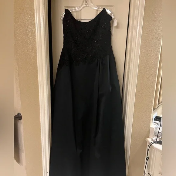 Carmen Marc Valvo Dresses | Carmen Marc Valvo Black Beaded Gown | Color: Black | Size: 14 | Alexandracav's Closet